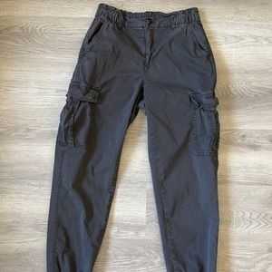 American Eagle ladies size 2 super stretch pants. Black. Cargo pockets, cute!